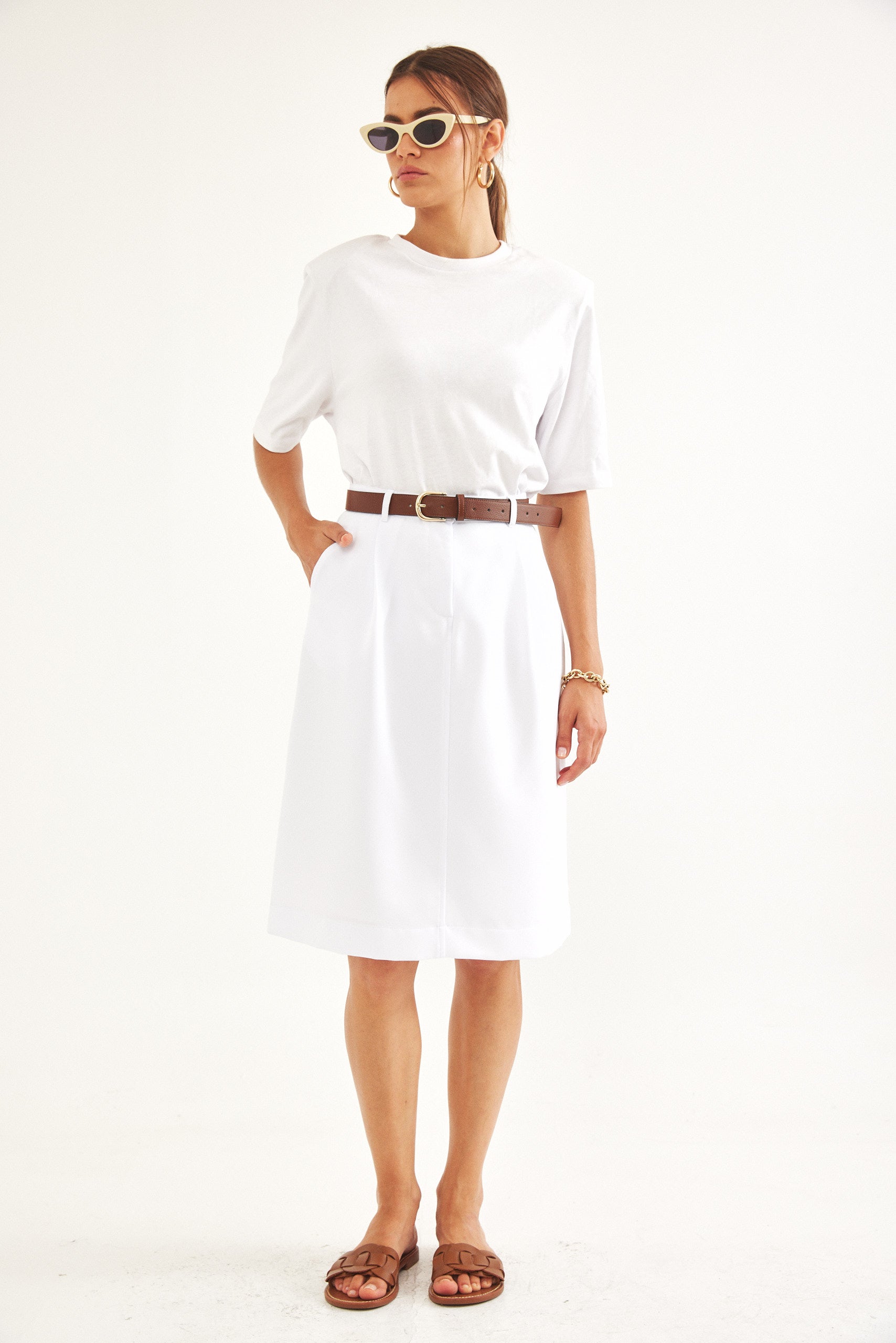 חצאית ברמודה לבנה A